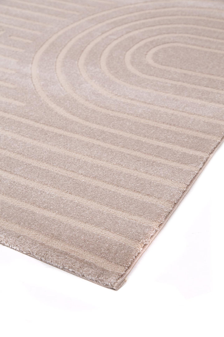 Κοντινή όψη χαλιού Organic Royal Carpet σε μπεζ χρώμα με ανάγλυφο κυκλικό σχέδιο και μαλακή υφή.