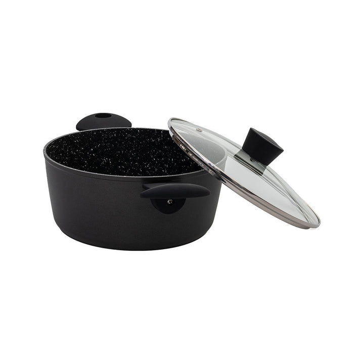 Κατσαρόλα με καπάκι σε πλάγια όψη, σκούρο σώμα, πλαϊνές λαβές και γυάλινο καπάκι, φωτογραφημένη σε λευκό φόντο.