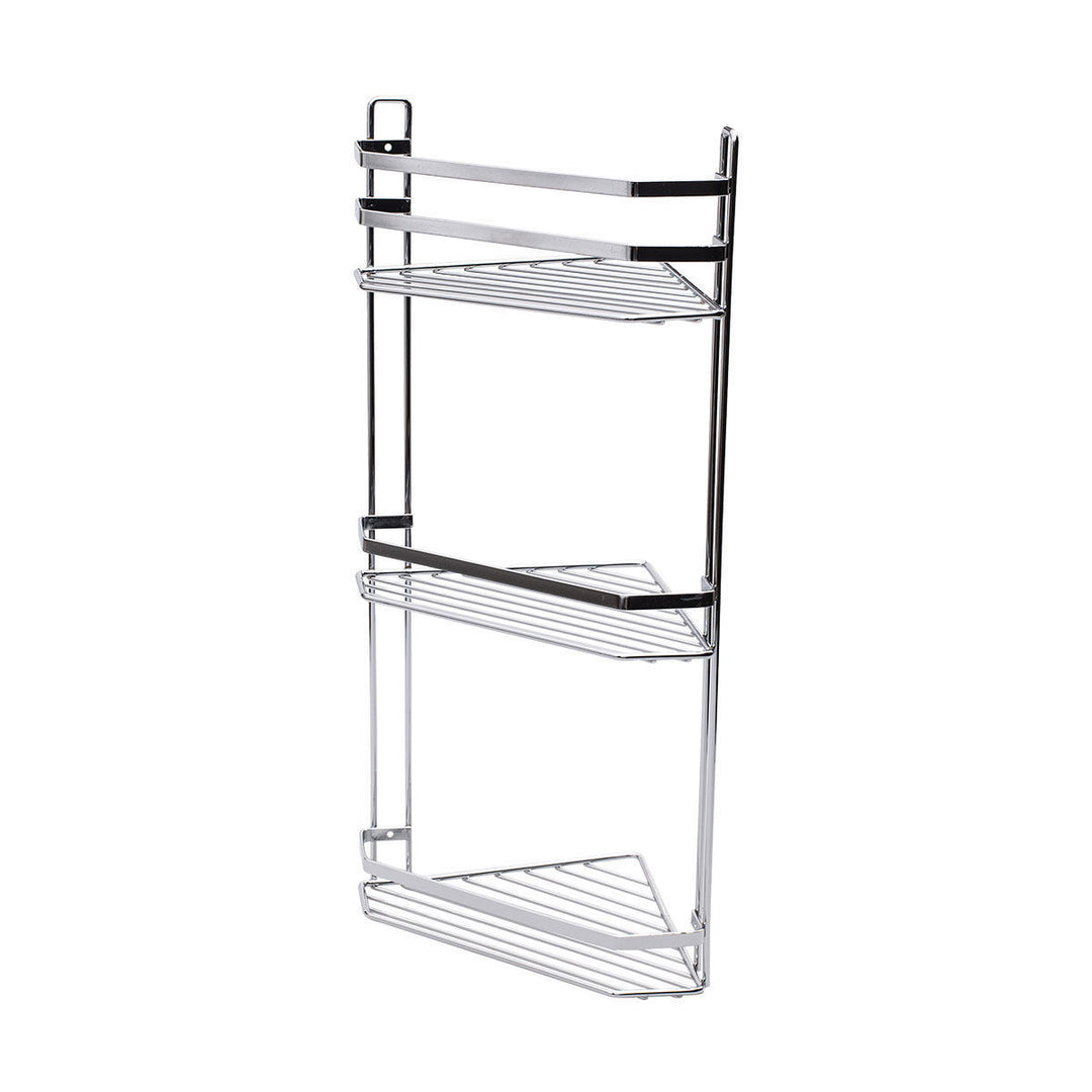Ασημί μεταλλική γωνιακή ραφιέρα μπάνιου σε πλάγια όψη, τρία συρμάτινα ράφια, λεπτές γραμμές και καθαρό λευκό φόντο.