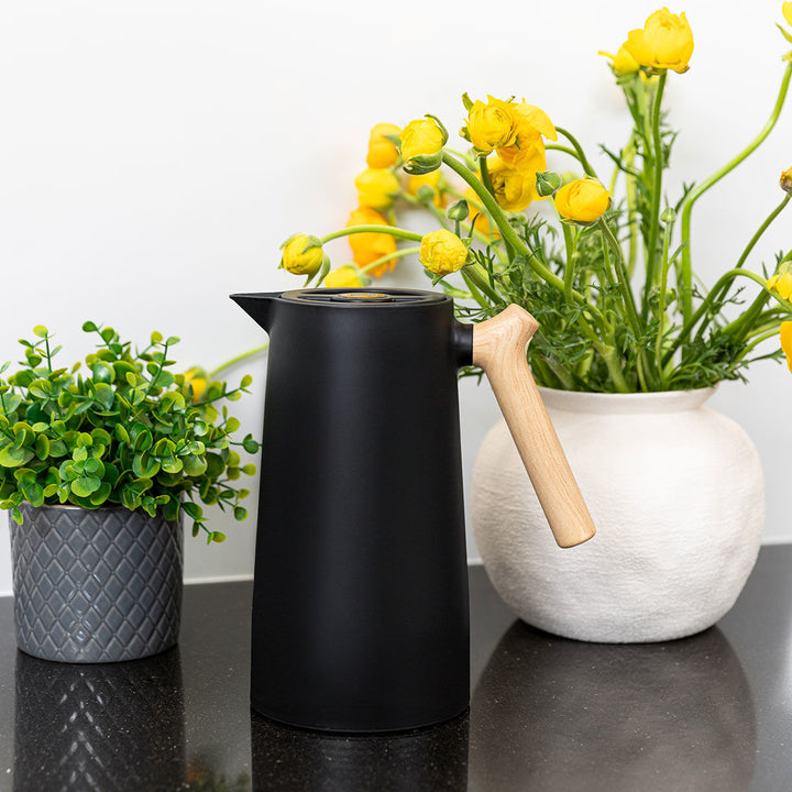 Κανάτα Θερμός Με Ξύλινη Λαβή Estia 1lt Μαύρη