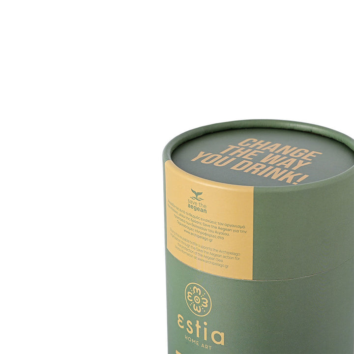 Κυλινδρική συσκευασία Estia Home Art σε πράσινο-κίτρινο χρώμα για θερμός κούπα καφέ Save the Aegean 350ml, με επιγραφή Change the way you drink σε ουδέτερο φόντο.