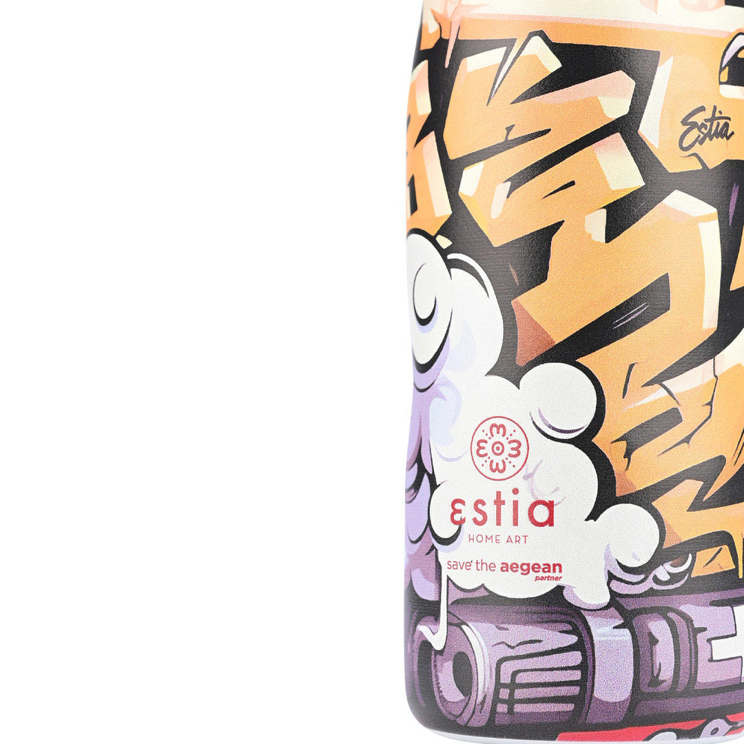 Λεπτομέρεια παγουριού Estia με ζωηρό street-art σχέδιο σε πορτοκαλί και μωβ τόνους, με bold γραφιστικά στοιχεία.