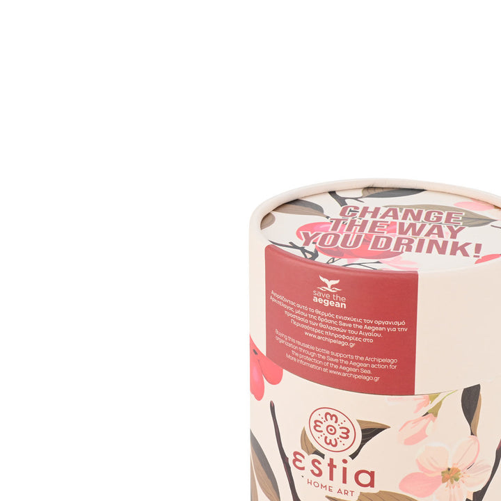 Στρογγυλή συσκευασία με floral σχέδιο Sakura Whisper και το λογότυπο Estia Home Art, σε ουδέτερο φόντο.