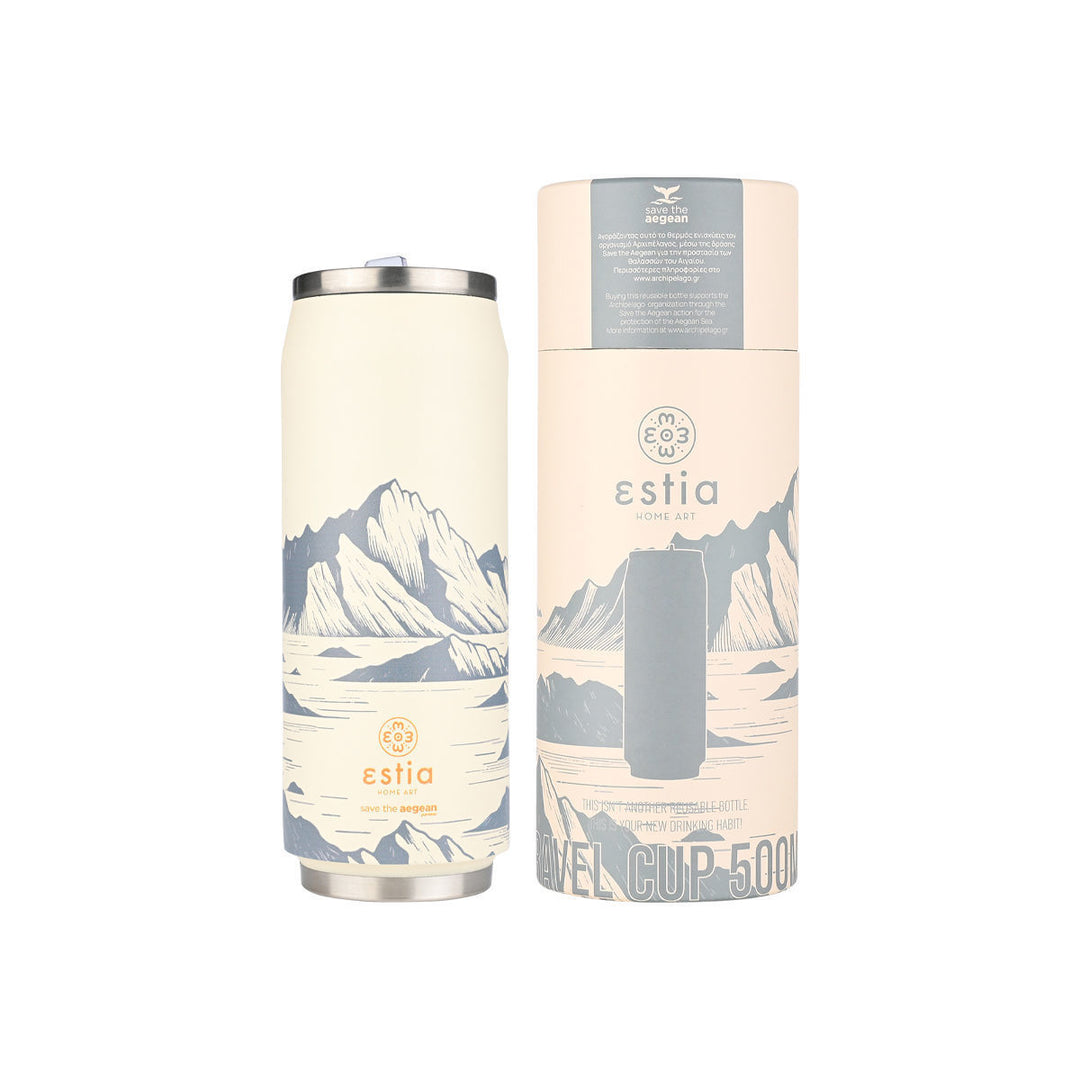 Θερμός Estia Home Art Travel Cup 500ml Alpine Essence σε εκρού φόντο με γκρι βουνά και minimal σχεδιασμό, φωτογραφημένος σε ουδέτερο φόντο.