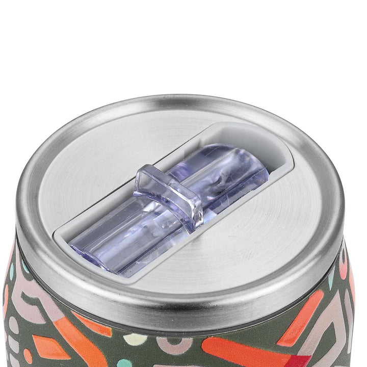 Κοντινό στο καπάκι του θερμός Estia Home Art GeoVivid με διάφανο στόμιο και μεταλλικό περίγραμμα από ανοξείδωτο ατσάλι.