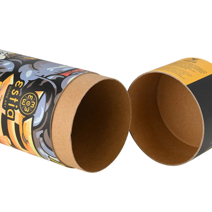 Κυλινδρική χάρτινη συσκευασία Estia Home Art Travel Cup 500ml Graffiti Rhythm με πολύχρωμο σχέδιο, φωτογραφημένη ανοιχτή σε φωτεινό φόντο.