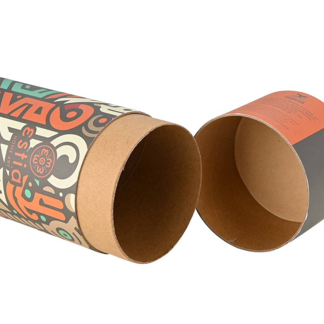 Ανοιχτή κυλινδρική συσκευασία Estia με abstract μοτίβο και craft καφέ εσωτερικό, σε minimal φόντο.