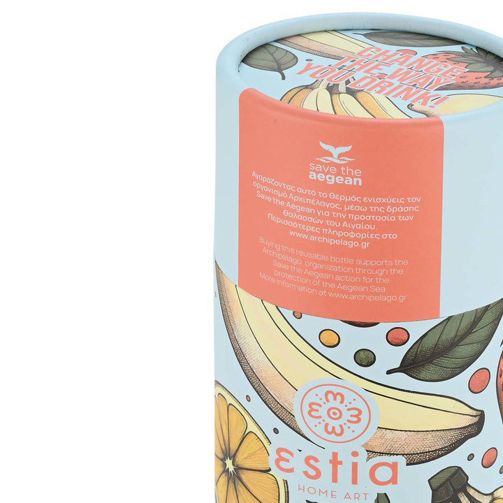 Επάνω μέρος συσκευασίας Estia με εκτύπωση φρούτων και πορτοκαλί ετικέτα Save the Aegean, σε απλό λευκό φόντο.