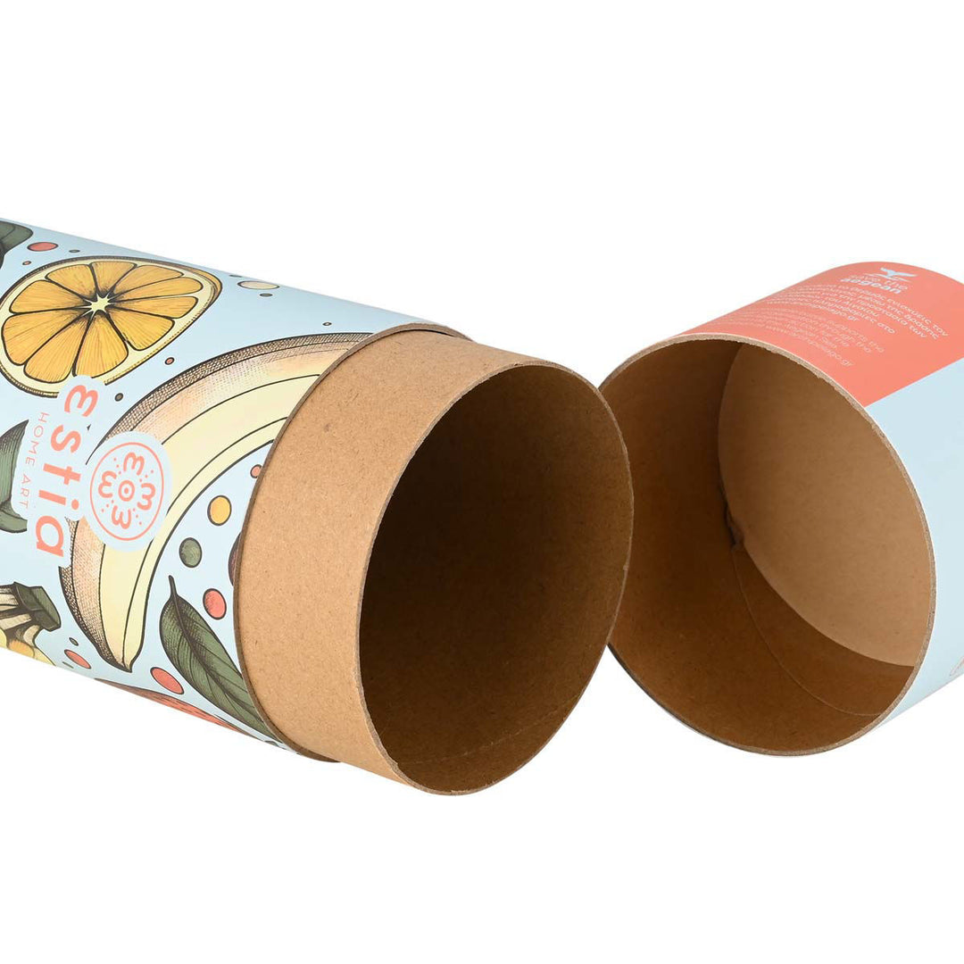 Κυλινδρική συσκευασία παγουριού Estia με πολύχρωμη εκτύπωση φρούτων και craft καφέ εσωτερικό, σε καθαρό φόντο.