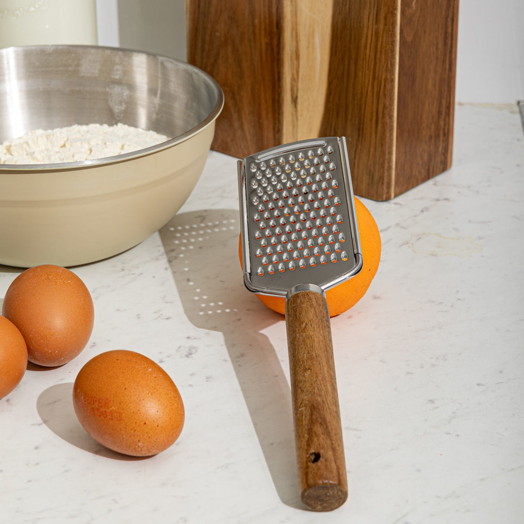 Τρίφτης Χειρός Ανοξείδωτος Με Ξύλινη Λαβή Allure Estia