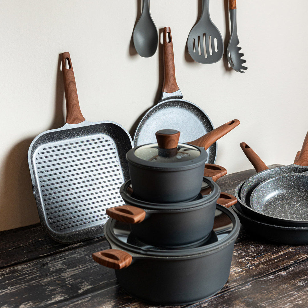 Τηγάνι Αντιολισθητικό Αλουμινίου Με Τριπλή Αντικολλητική Επιφάνεια & Εργονομική Λαβή Ανθρακί Estia 24cm