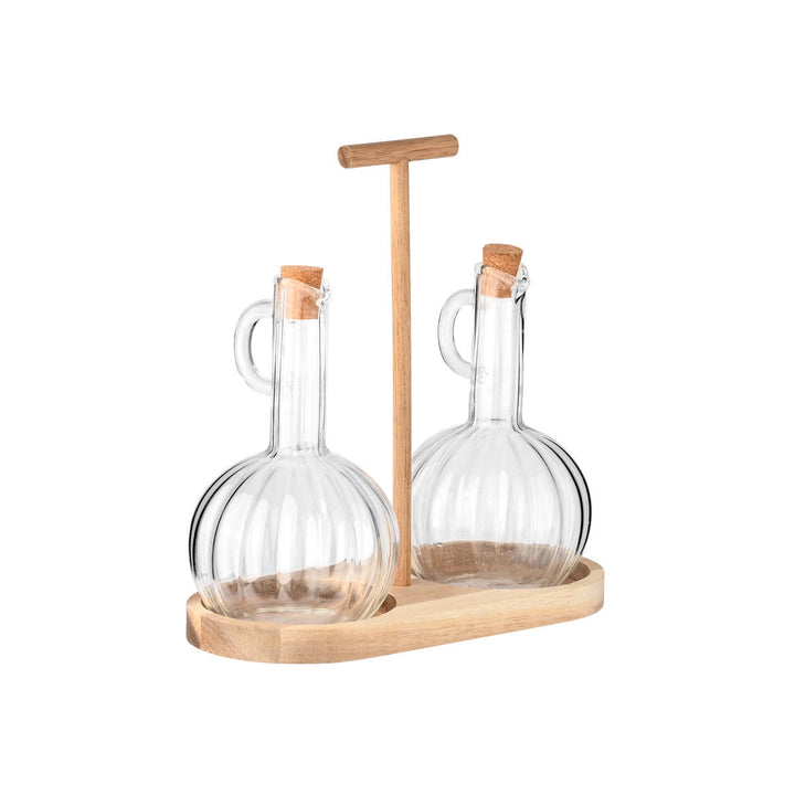 Σετ δύο γυάλινων δοχείων για λάδι και ξύδι με στρογγυλό σχεδιασμό, φελλό στο στόμιο και ξύλινη βάση στήριξης, σε λευκό φόντο που αναδεικνύει τα φυσικά υλικά και τον κομψό σχεδιασμό.