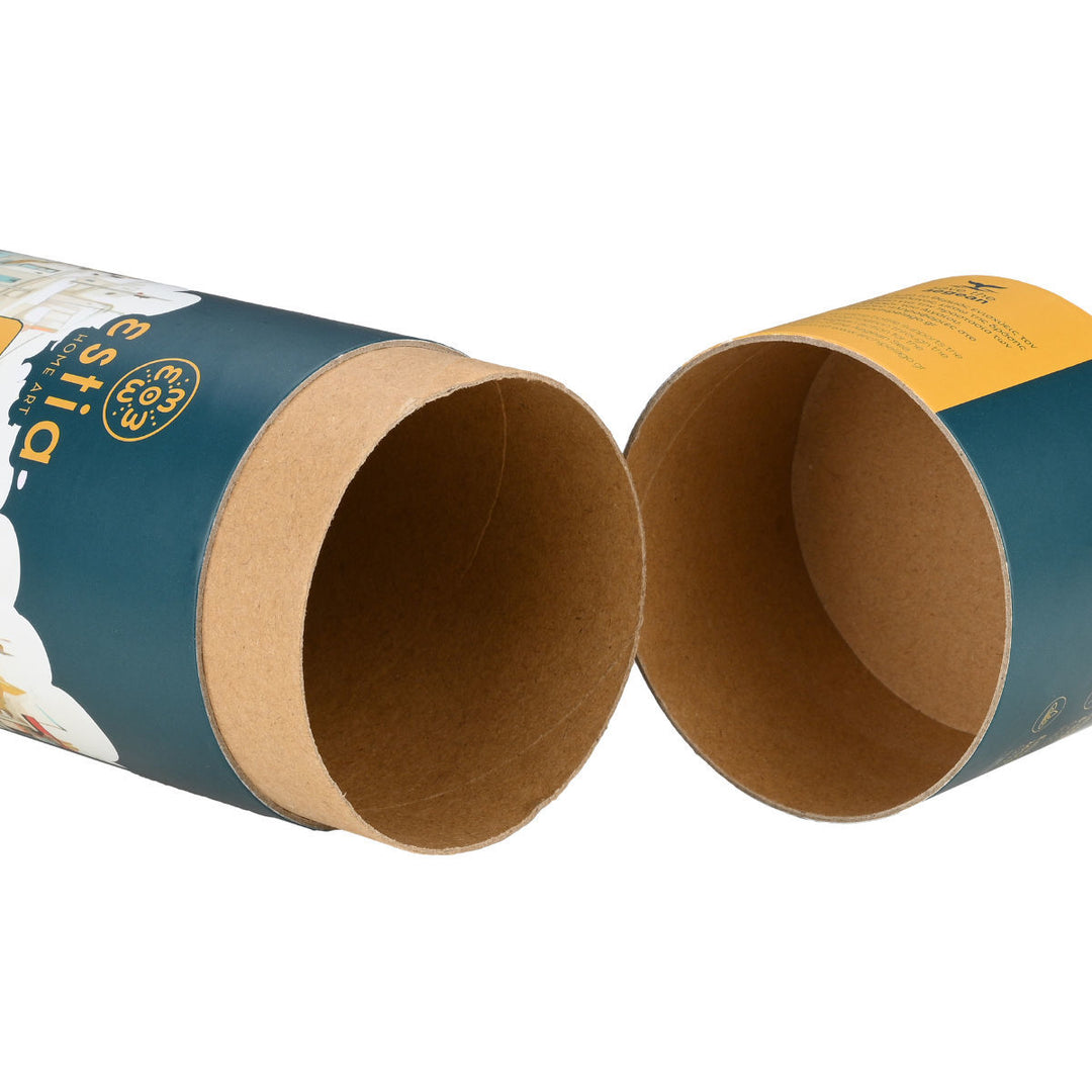 Ανοιχτή κυλινδρική συσκευασία παγουριού Estia με σχέδιο πόλης και craft καφέ εσωτερικό, σε καθαρό φόντο.