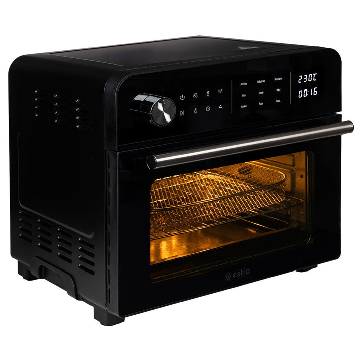 Φριτέζα αέρος Titan Chef Estia σε μαύρο χρώμα, πλάγια όψη με μεταλλική λαβή, ψηφιακό πίνακα ελέγχου και φωτιζόμενο εσωτερικό.