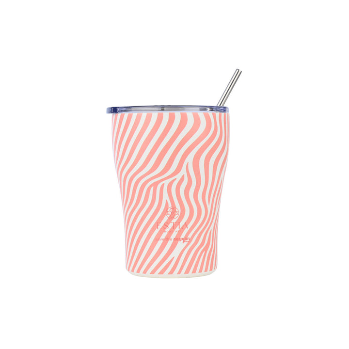 Coffee mug Estia Save the Aegean 350ml σε ροζ-λευκό κυματιστό μοτίβο, με διάφανο καπάκι και καλαμάκι από ανοξείδωτο ατσάλι.