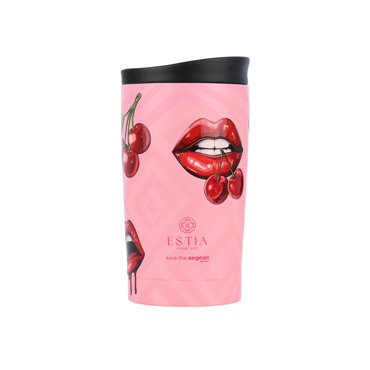 Θερμός ροζ estia home art με σχέδια χείλη και κερασάκια και μαύρο καπάκι σε ουδέτερο φόντο