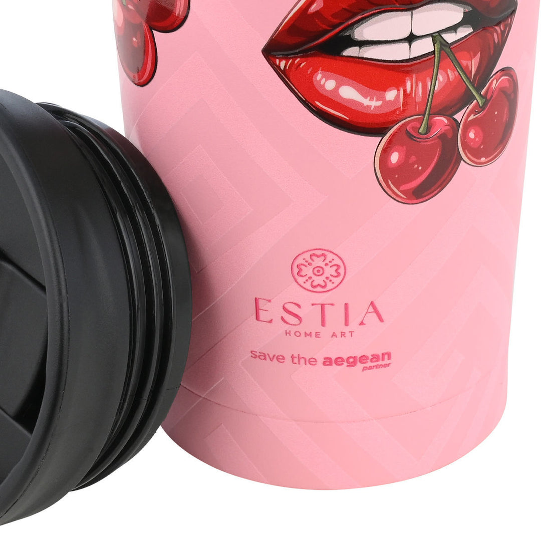 Κοντινό σε λογότυπο estia home art ροζ με χείλη και κερασάκια και ξεβιδωμένο καπάκι δίπλα