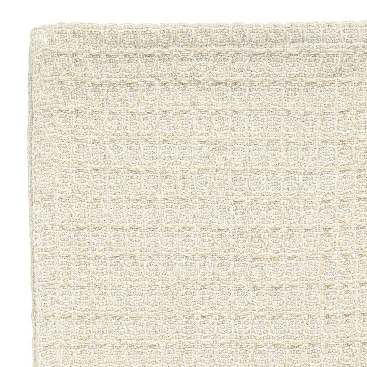 Λεπτομέρεια ανάγλυφης μπεζ πετσέτας κουζίνας Casa με πλεκτή υφή και ουδέτερο φόντο.
