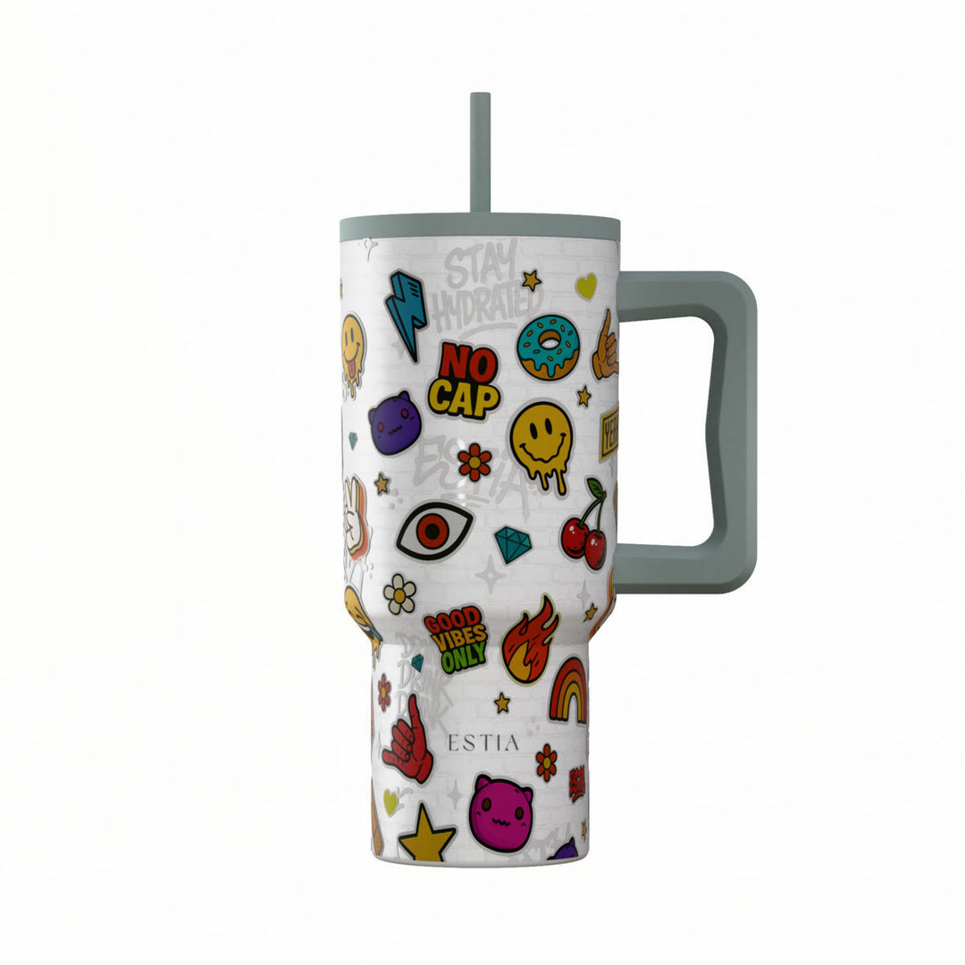 Θερμός Straw Tumbler XL Estia με σχέδιο Urban Vibes, πολύχρωμα graffiti στοιχεία, εργονομική λαβή και καλαμάκι.