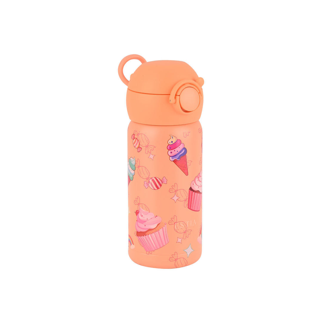 Πλάγια όψη του παιδικού θερμός Estia Wonder Bottle Candy Sky με κοραλί χρώμα και χαρούμενο σχέδιο από γλυκά, καραμέλες και cupcake.