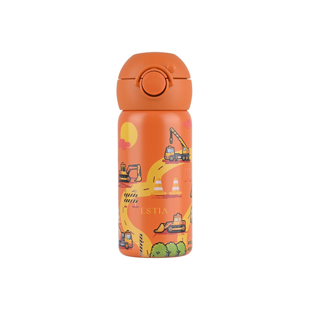 Παιδικό θερμός Estia Wonder Bottle 350ml με καλαμάκι, πορτοκαλί σχέδιο The Big Build με εκσκαφείς, γερανούς και οχήματα εργοταξίου σε λευκό φόντο.