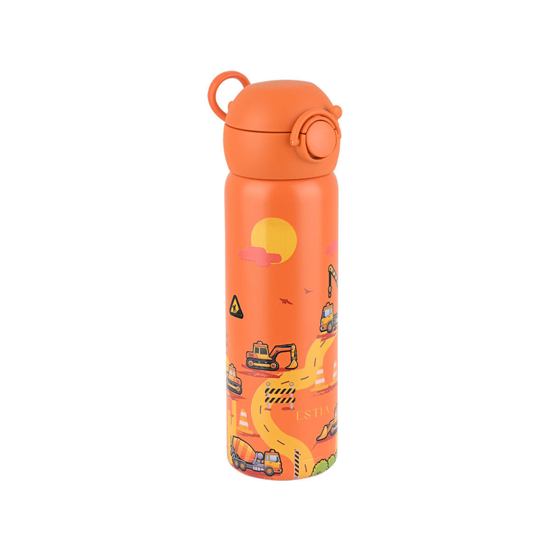 Πλάγια όψη του παιδικού θερμός Estia Wonder Bottle 500ml The Big Build με εργονομικές λαβές μεταφοράς και σχέδιο με μηχανήματα έργων.