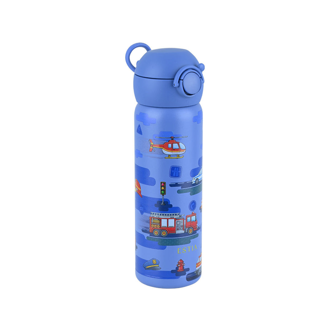 Πλάγια όψη του παιδικού θερμός Estia Wonder Bottle 500ml City Heroes με εργονομικές λαβές μεταφοράς και σχέδιο οχημάτων έκτακτης ανάγκης.
