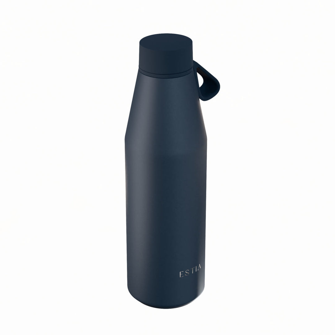 Μπλε θερμός Flow 500ml Estia σε πλάγια όψη με ματ επιφάνεια και μίνιμαλ σχεδιασμό.