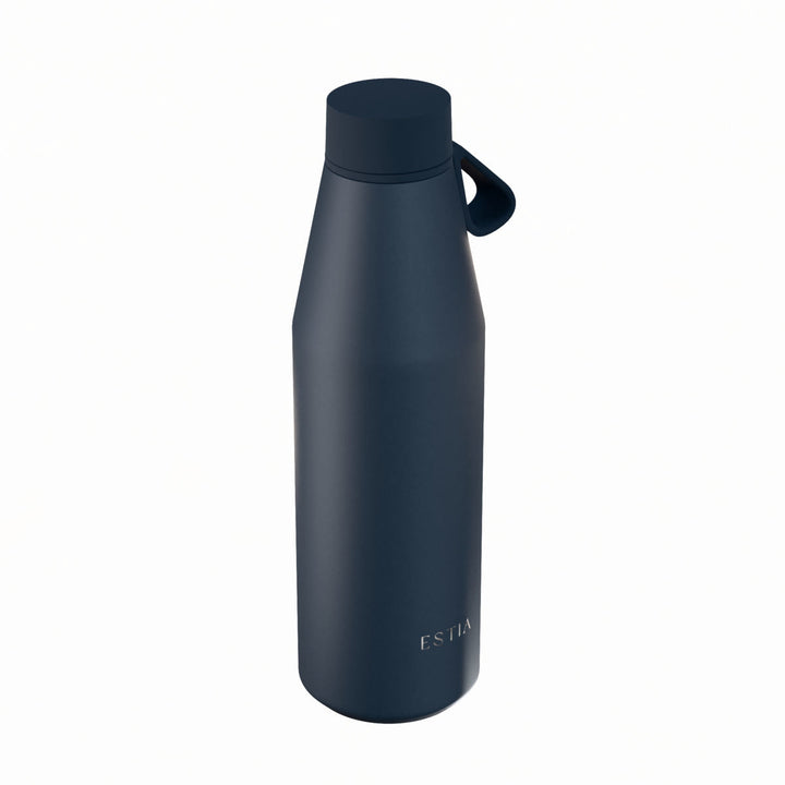 Μπλε θερμός Flow 500ml Estia σε πλάγια όψη με ματ επιφάνεια και μίνιμαλ σχεδιασμό.