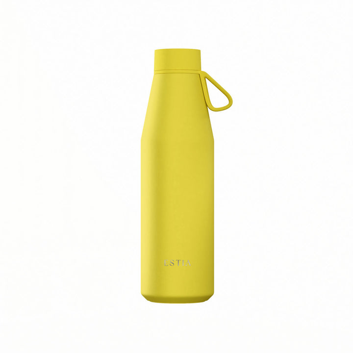 Κίτρινο θερμός Flow 500ml της Estia με ανοξείδωτη κατασκευή και πρακτική λαβή στο καπάκι σε λευκό φόντο.