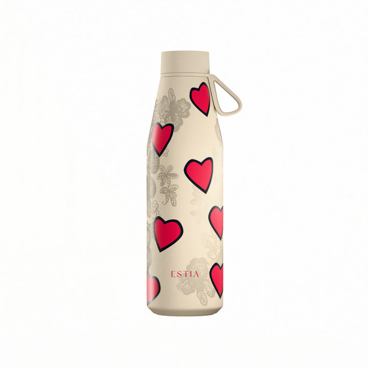 Θερμός Estia Flow Save The Aegean 500ml Tender Lace σε εκρού χρώμα με σχέδιο από κόκκινες καρδιές, δαντελένια μοτίβα και λουράκι σιλικόνης.