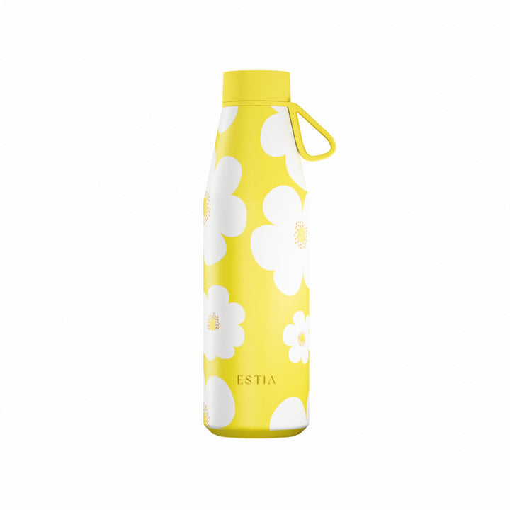 Θερμός Estia Flow Save The Aegean 500ml Yellow Daisy με λευκά λουλούδια σε φωτεινό κίτρινο φόντο, κίτρινο καπάκι και λουράκι σιλικόνης.