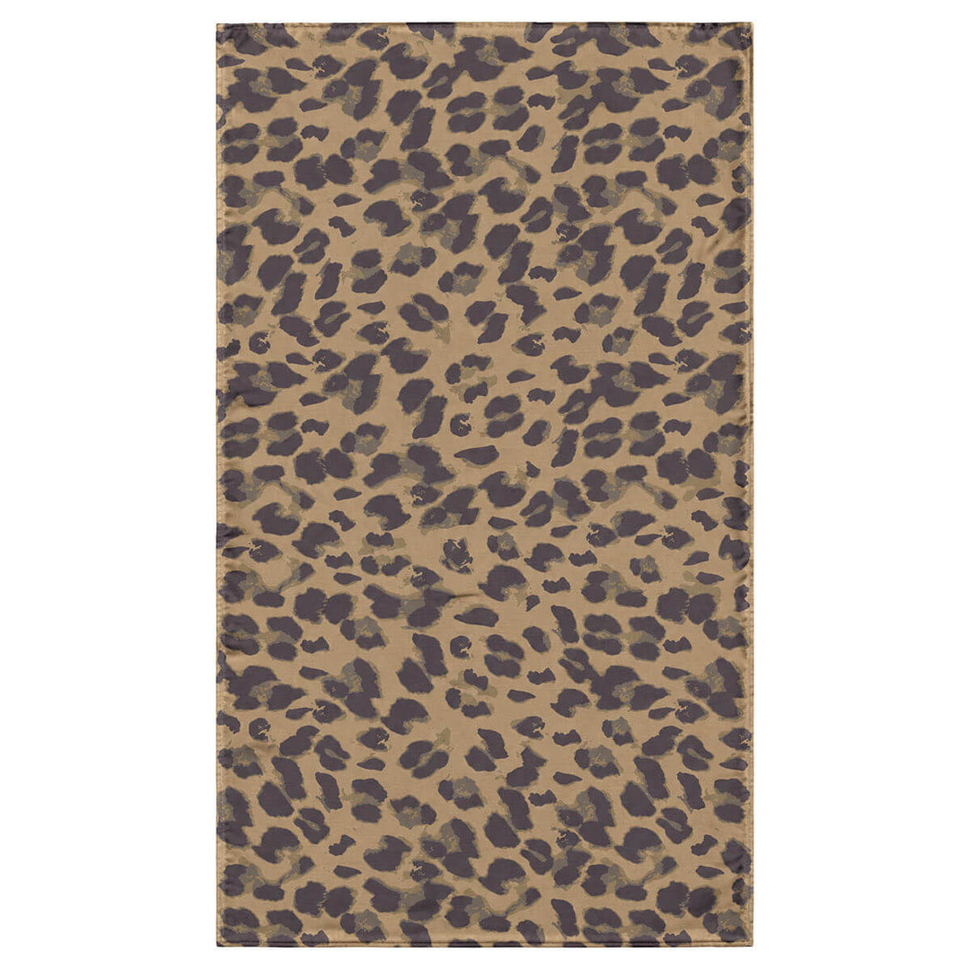 Πετσέτα θαλάσσης microfiber με animal print λεοπάρ σε καφέ και μαύρες αποχρώσεις, ιδανική για παραλία, πισίνα και καλοκαιρινές εμφανίσεις με μοντέρνο στιλ.