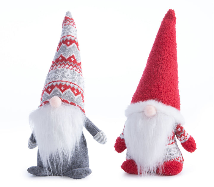 Χριστουγεννιάτικα διακοσμητικα στοπ πόρτας σε σχήμα νάνου, με ψηλό σκούφο και μακριά λευκή γενειάδα — το ένα σε κόκκινο και γκρι με σχέδιο πλέξης και το άλλο σε κόκκινο μονόχρωμο ύφασμα.
