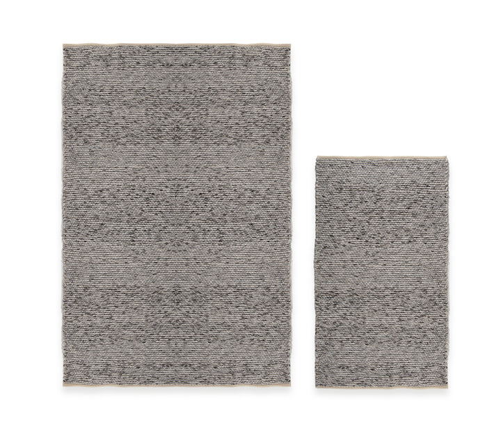 Σετ δύο γκρι χαλιών με φυσική υφή σε διαφορετικά μεγέθη.