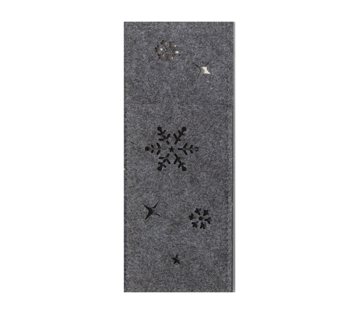 Το ChatGPT είπε:

Γκρι χριστουγεννιάτικη θήκη για μαχαιροπίρουνα με κοπτικά σχέδια από αστέρια και νιφάδες χιονιού.