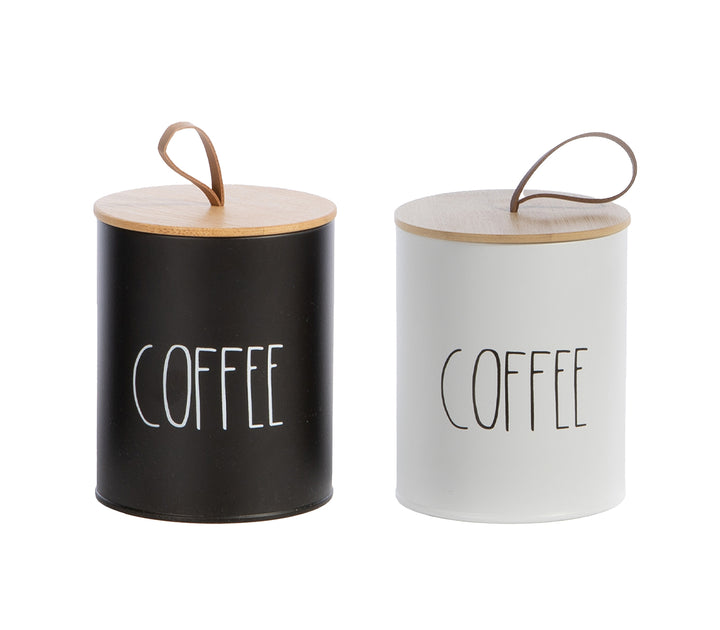 Δύο μεταλλικά βάζα coffee σε μαύρο και λευκό χρώμα με καπάκι μπαμπού και δερμάτινο λουράκι, σε λευκό φόντο.