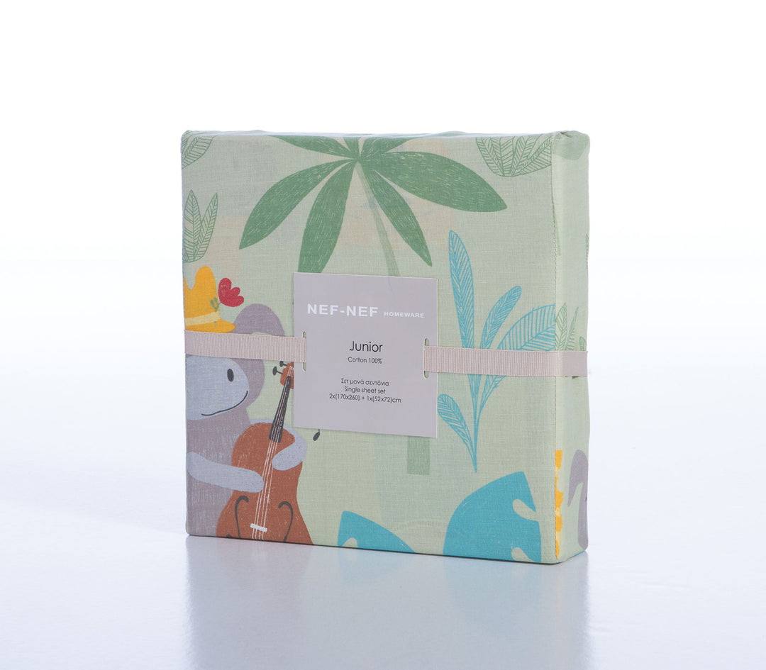 Συσκευασία σετ παιδικών σεντονιών Jungle Music της Nef-Nef Homeware με μοτίβο ζούγκλας και ζωάκια σε πράσινες αποχρώσεις.