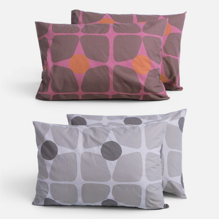 Μαξιλαροθήκες ύπνου Casual Coreo Nef-Nef Homeware σε μωβ και γκρι χρωματισμό, με μοντέρνο γεωμετρικό μοτίβο.