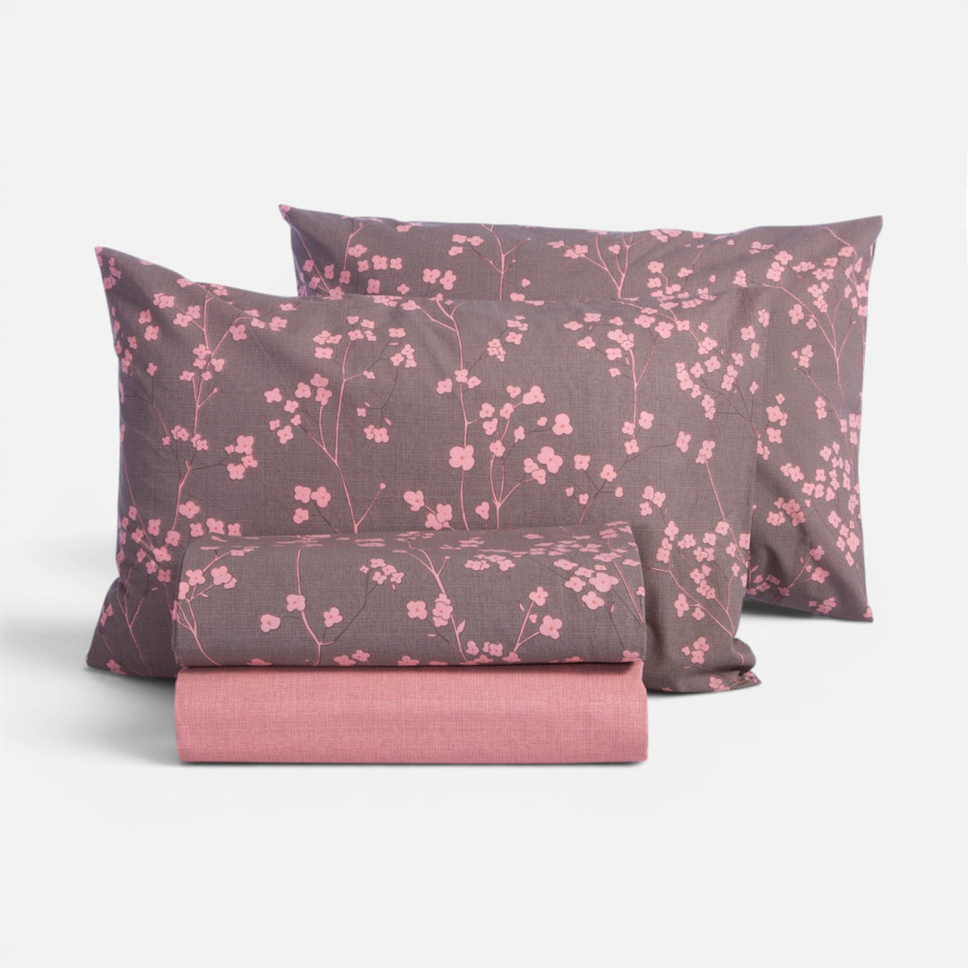 Σετ βαμβακερά σεντόνια Floriva Nef-Nef Homeware σε καφέ απόχρωση με ροζ λουλουδάτο μοτίβο και μονόχρωμο ροζ σεντόνι.