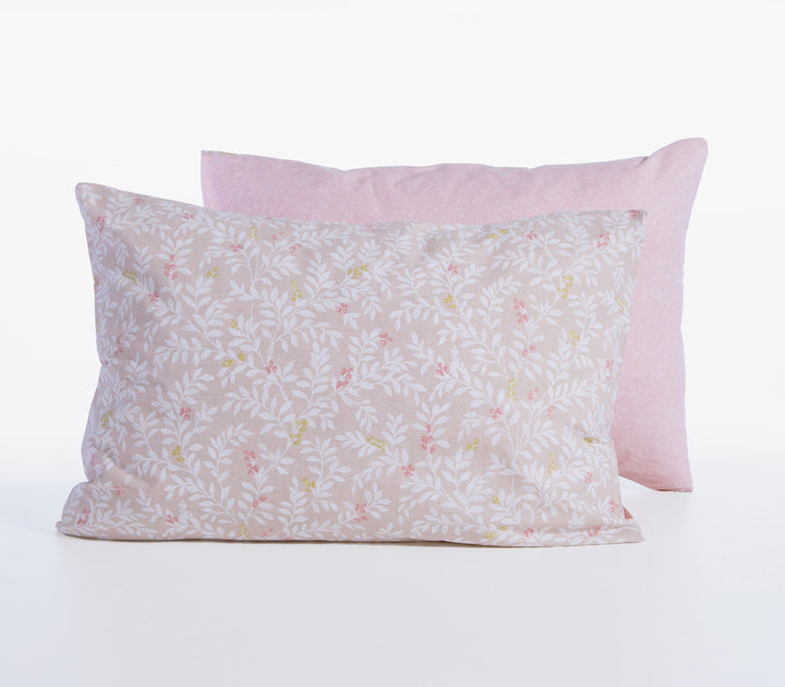 Βαμβακερή μαξιλαροθήκη Nef-Nef Homeware σε μπεζ χρώμα με λευκό φλοράλ σχέδιο και μικρά παστέλ λουλουδάκια.