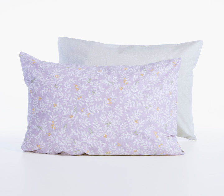 Βαμβακερή μαξιλαροθήκη Nef-Nef Homeware σε λιλά απόχρωση με λευκό φυτικό μοτίβο και διακριτικές μικρές λεπτομέρειες.