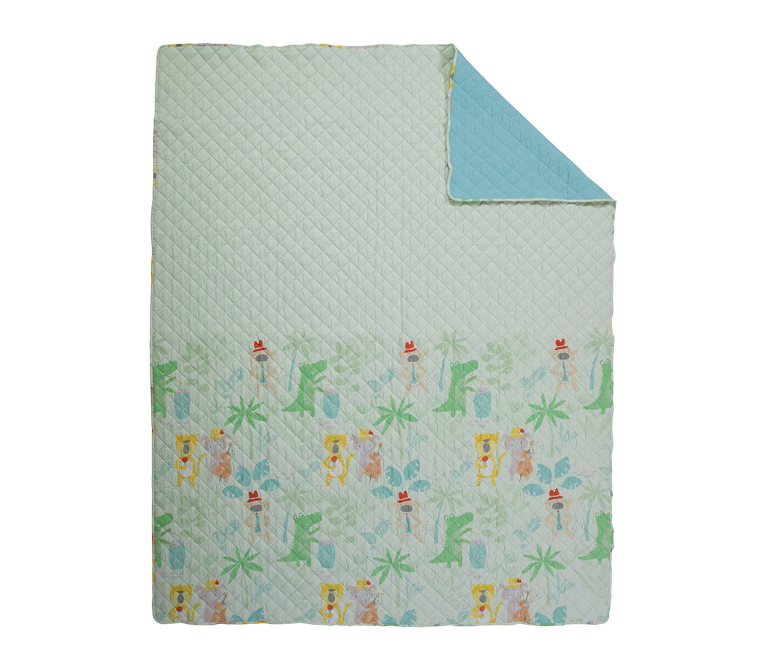Παιδικό κουβερλί Jungle Music διπλής όψης σε πράσινο και γαλάζιο με καπιτονέ σχέδιο.