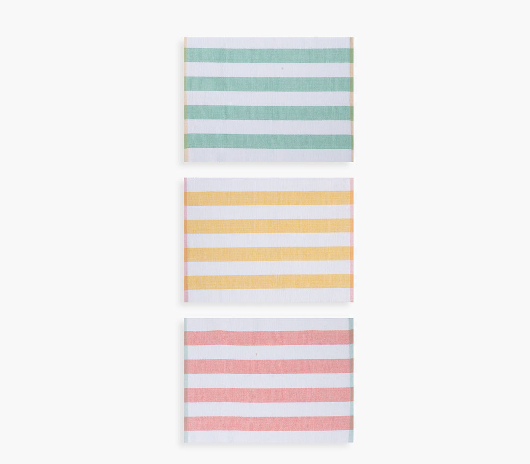 Τρία ριγέ σουπλά τοποθετημένα κάθετα σε πράσινο, κίτρινο και κοραλί χρώμα σε λευκό φόντο.
