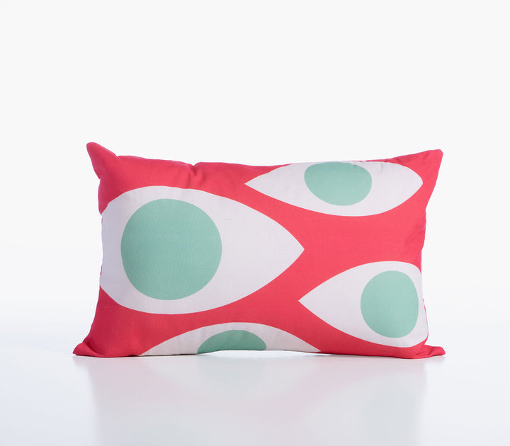Διακοσμητική μαξιλαροθήκη High Option της Nef-Nef Homeware σε κόκκινο φόντο με μεγάλα λευκά μάτια και τιρκουάζ λεπτομέρειες.