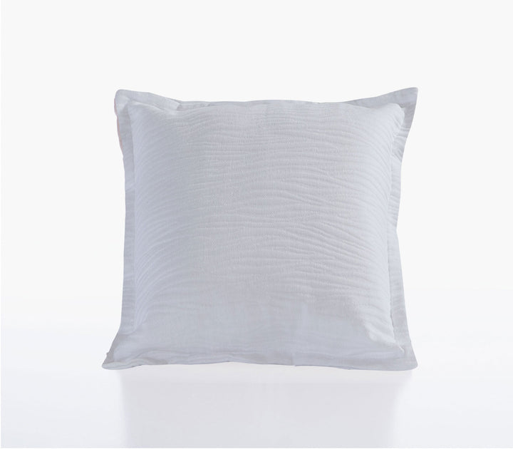 Διακοσμητικό μαξιλάρι Zebra λευκό 50x50cm της Nef-Nef Homeware σε λευκό φόντο.