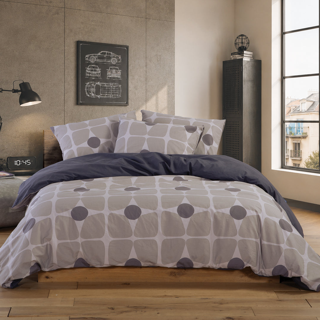 Σετ παπλωματοθήκη Casual Coreo Nef-Nef Homeware σε γκρι και λευκό με γεωμετρικό σχέδιο και σκούρα γκρι πίσω όψη.