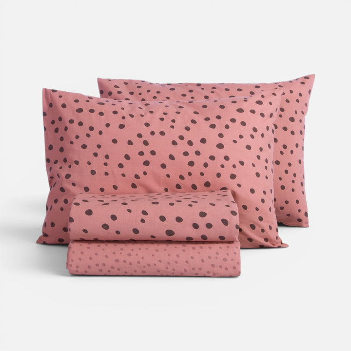 Βαμβακερά σεντόνια Trust Nef-Nef Homeware σε ροζ απόχρωση με σκούρο πουά σχέδιο και συνδυαστικό μοτίβο.