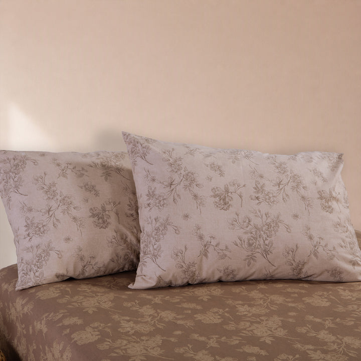 Εκρού βαμβακερά σεντόνια Dream Nef-Nef Homeware με λεπτεπίλεπτο λουλουδάτο σχέδιο σε γήινες αποχρώσεις.