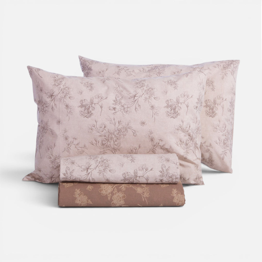 Σετ βαμβακερά σεντόνια Dream Nef-Nef Homeware σε εκρού και καφέ αποχρώσεις με διακριτικό λουλουδάτο μοτίβο.